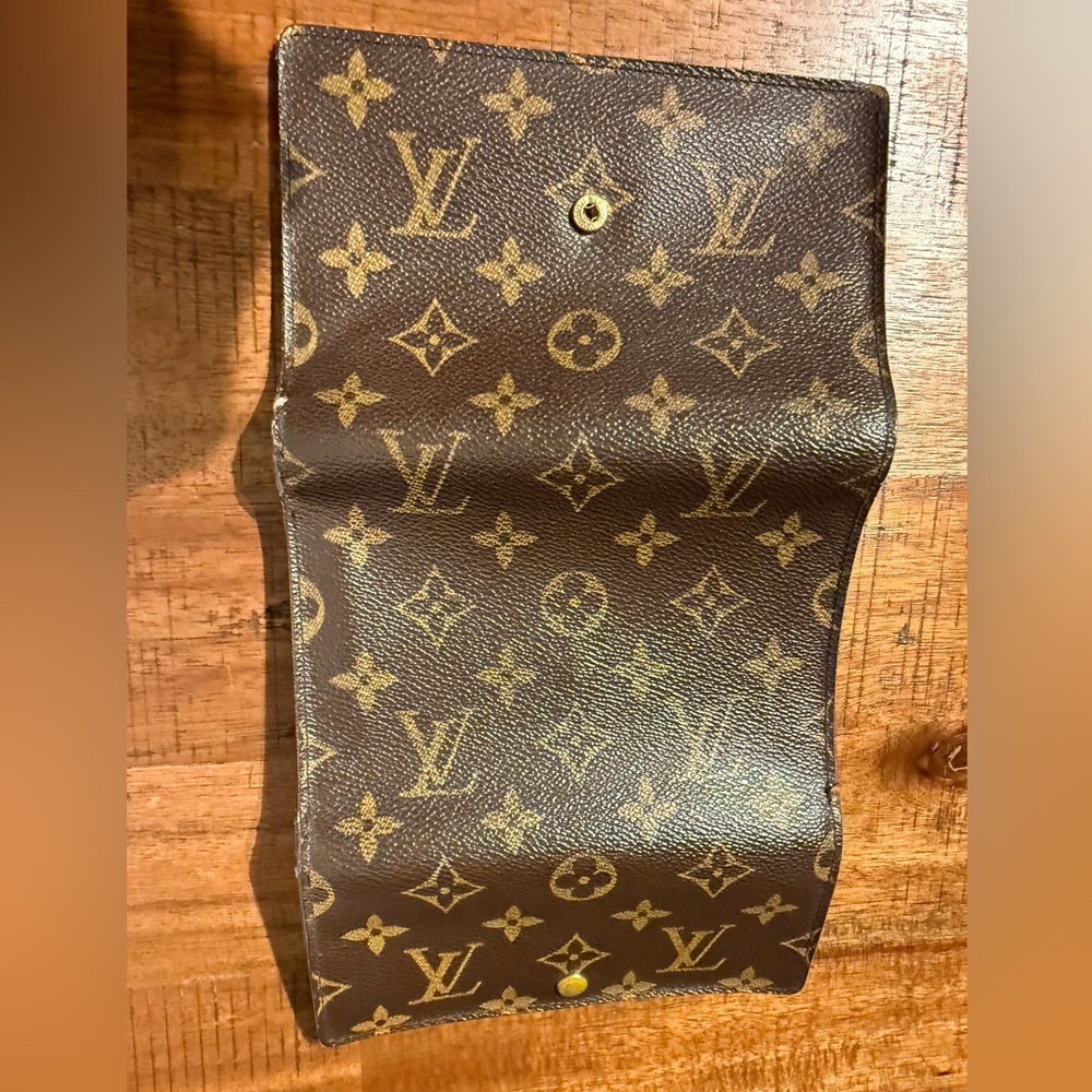 EUC Authentic Louis Vuitton Brown and Gold Monogram Wallet - Picture 4 of 17